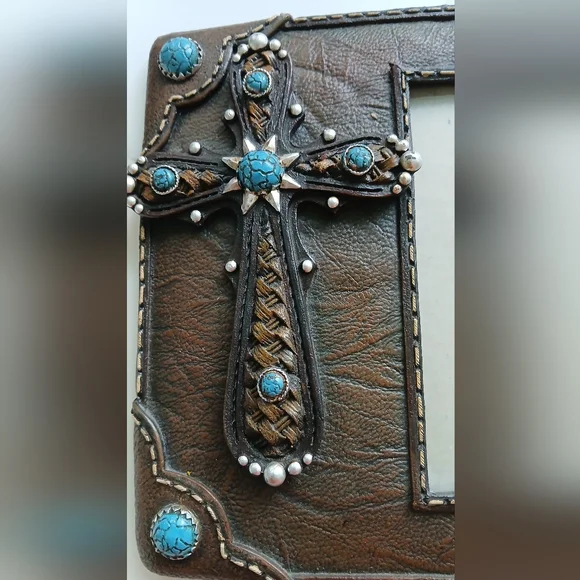 Western-Inspired Ceramic Frame with Saddle Charm Crosses – Fits 4x6 Photo - Picture 4 of 9